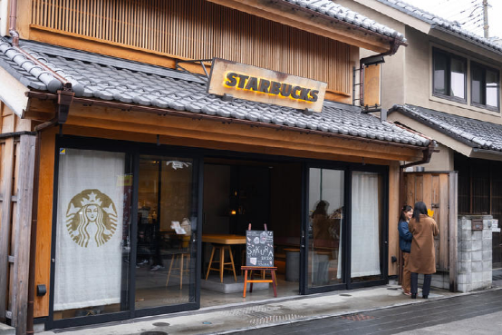 星巴克开始为堂食星冰乐冰摇茶等冷饮提供玻璃杯！