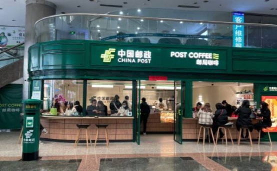 中国邮政携手OATLY开出全国第二家邮政咖啡店！