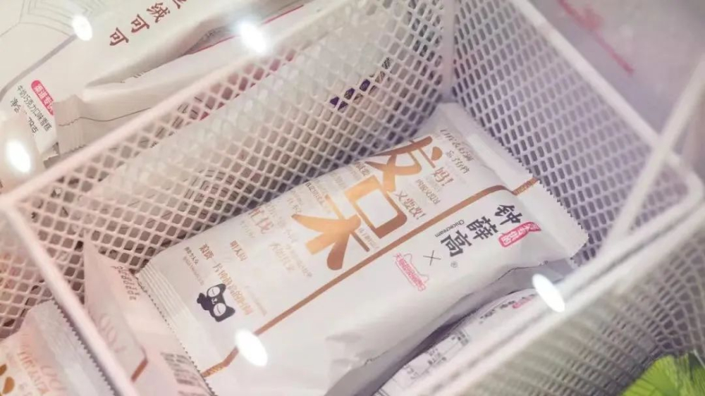 一片骂声后，咖啡店‘S抢着和钟薛高做联名活动？！