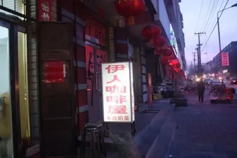 返乡年轻人挤爆咖啡店！如何在小城市、小县城、小城镇开咖啡馆怎么经营？