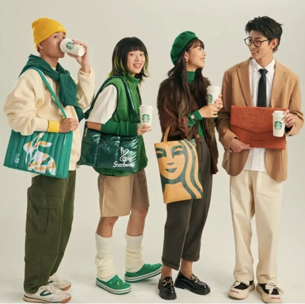 突发！星巴克新品涉嫌抄袭亚历山大王同款手提单肩包！