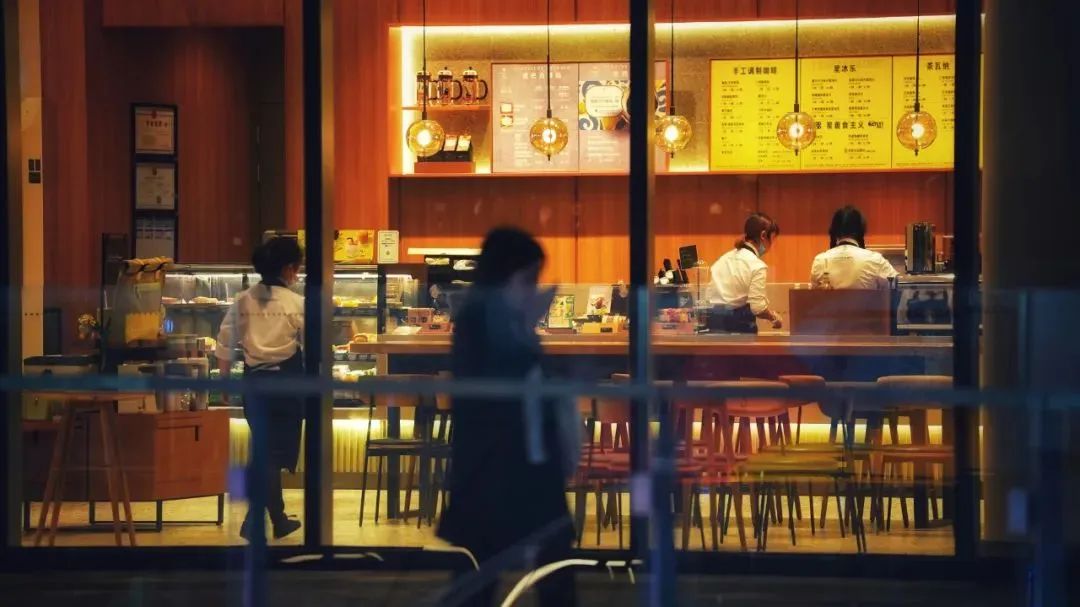 谁在喝35元一杯的县城咖啡？网友：前几天那个专家啦！