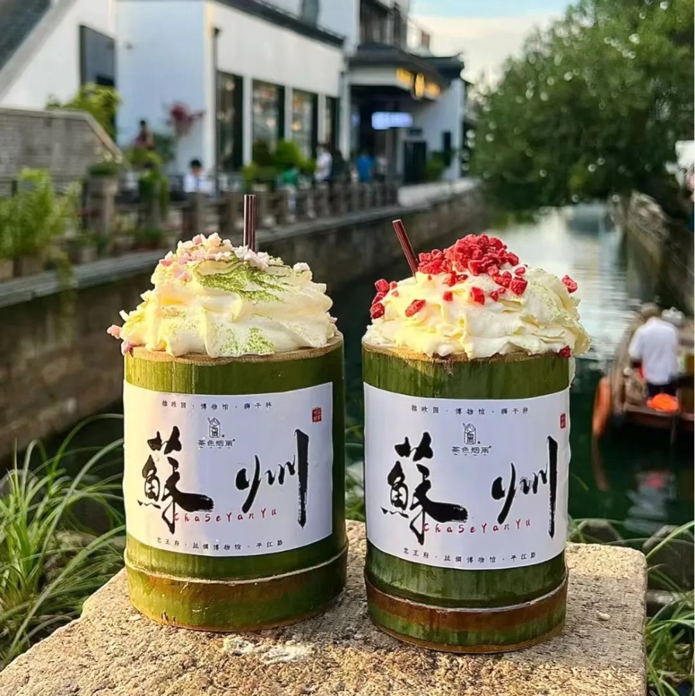 网红竹筒奶茶被质疑回收杯子重复使用，店家回应标签重复贴了两次