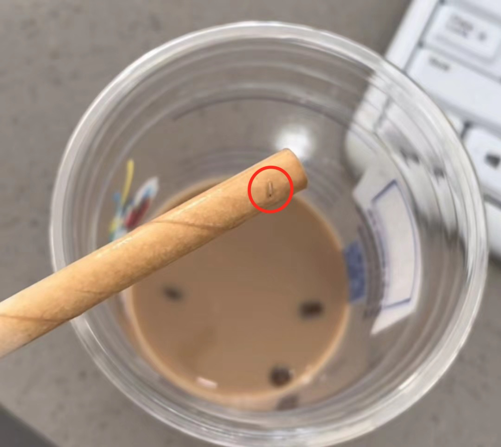 瑞幸饮品中喝出蠕动蛆虫！这次赔三张券？！