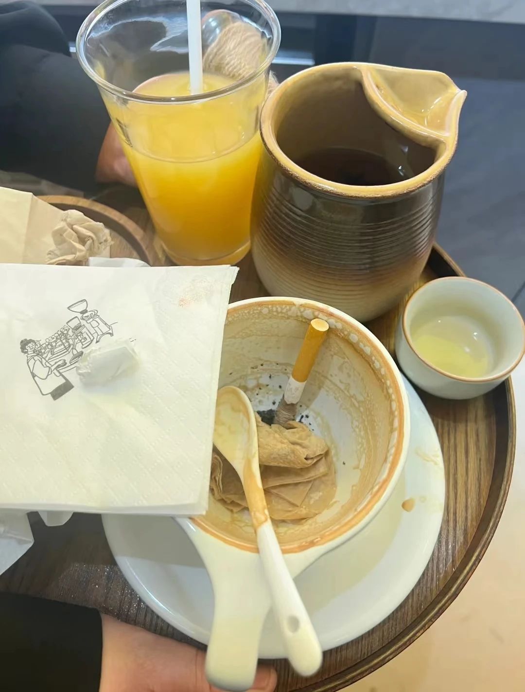 老板在线求助：咖啡店该不该让抽烟？