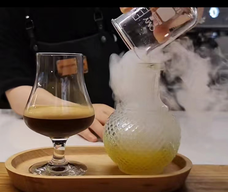 创意特调整新活：会冒烟的咖啡！！