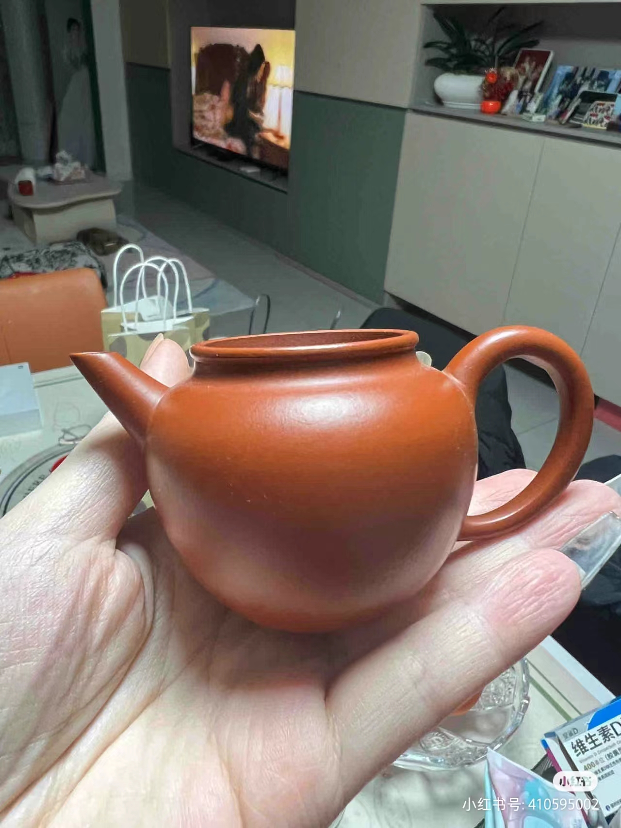 顾客咖啡厅打碎壶盖赔偿九百多！