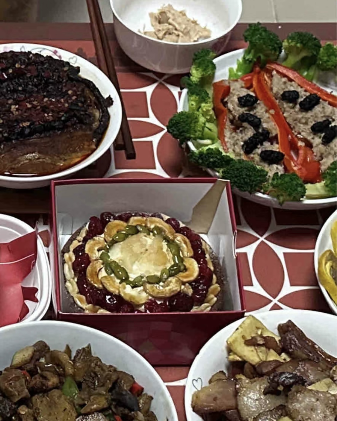 为了挤上年夜饭餐桌？！ 星巴克上新“切糕”！