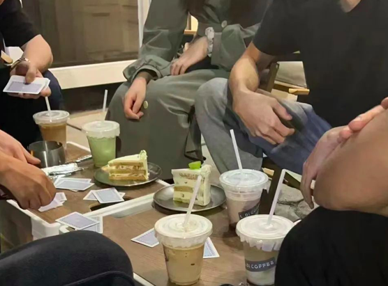打牌不成连打差评，店老板：问心无愧