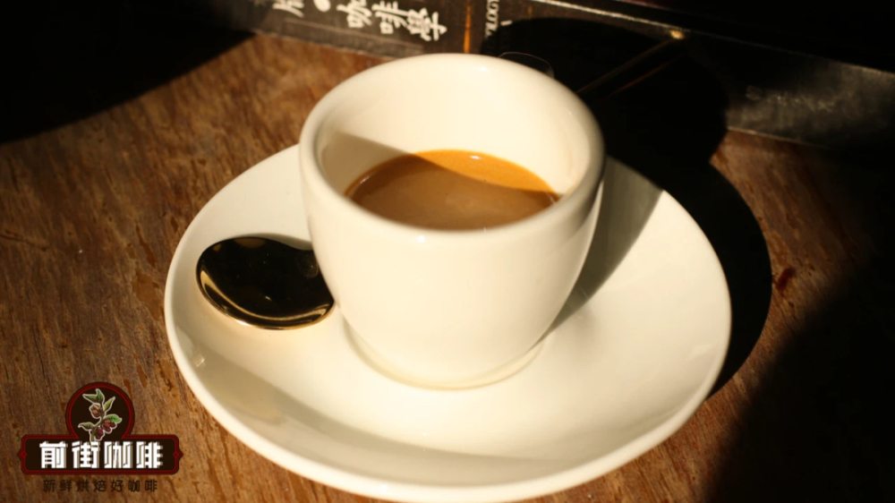 卡布奇诺和澳白、拿铁的区别是什么？意式奶咖的奶泡要多厚？馥芮白和芮斯崔朵有什么关系？