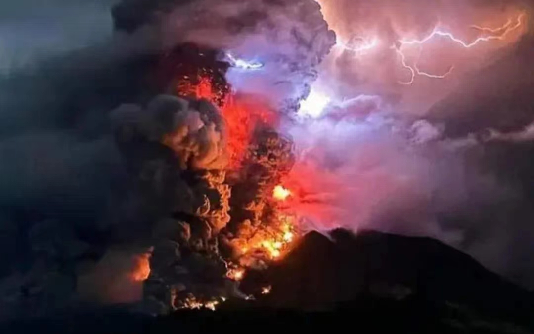 最高警戒级别！印度尼西亚多座火山喷发