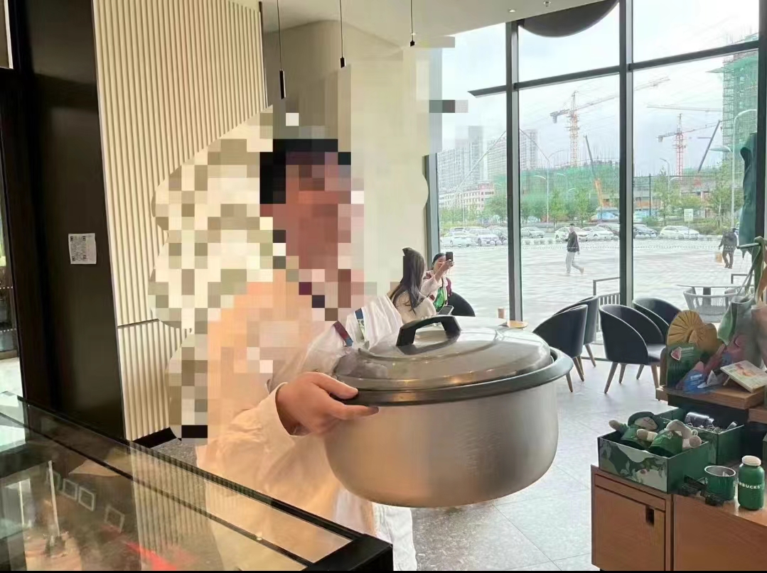 星巴克自带杯，个个都是显眼包！