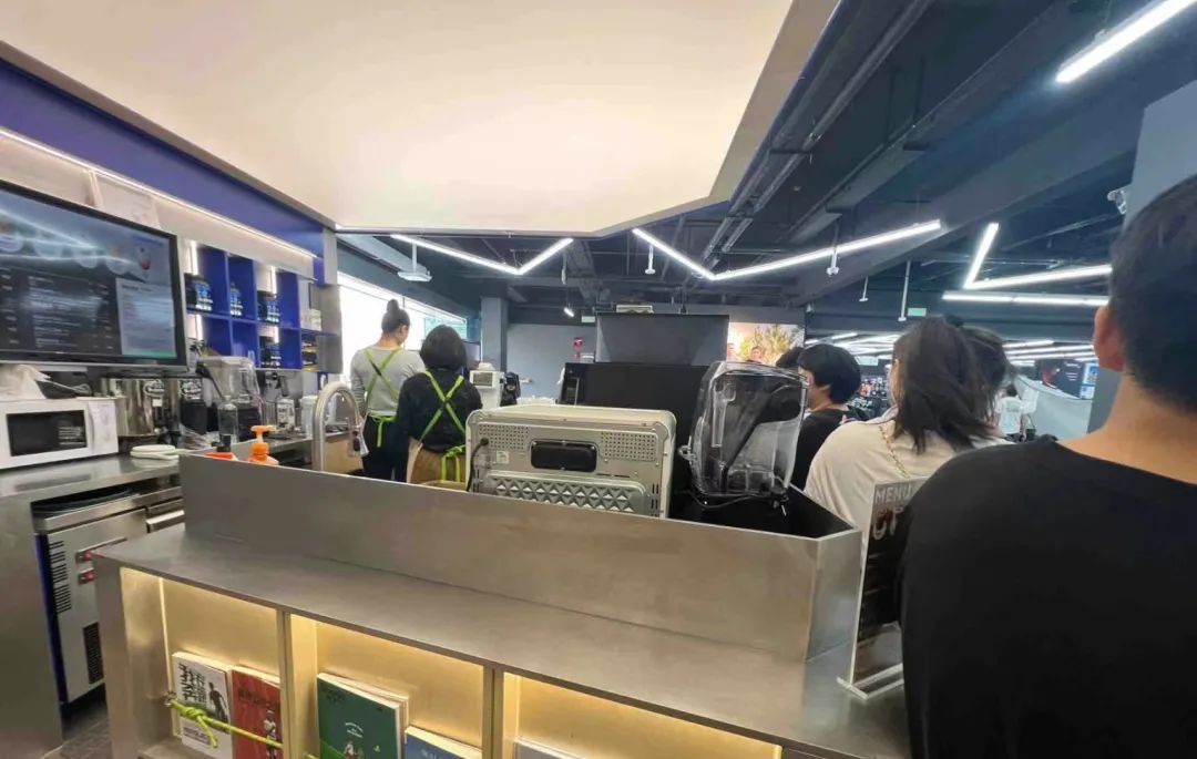 法国户外品牌迪卡侬加入咖啡赛道？！首家咖啡角于上海开业