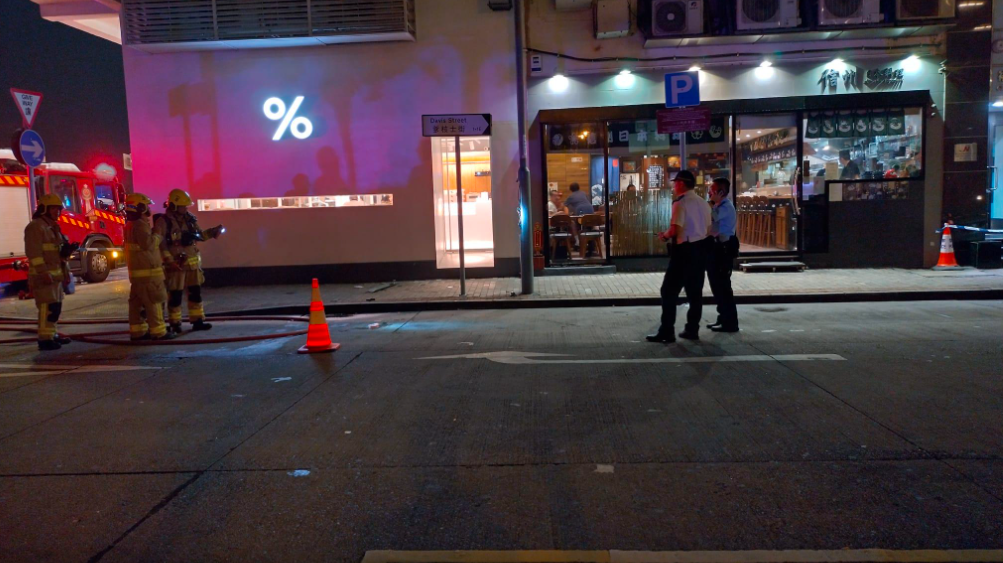 香港网红咖啡品牌%Arabica旁灯柱离奇爆炸，致人受伤