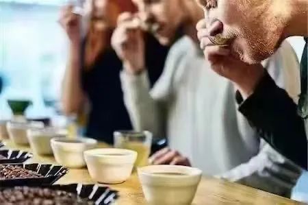 喝手冲咖啡的时候需要使用啜吸吗？杯测的啜吸是什么？有什么用途？