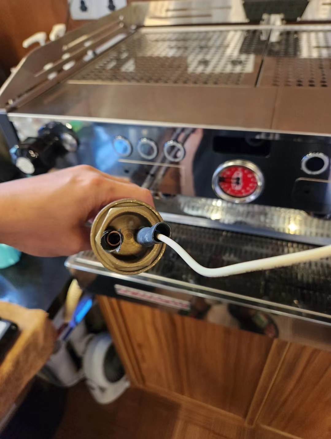 店主控诉：买到“水货”辣妈咖啡机（La Marzocco）