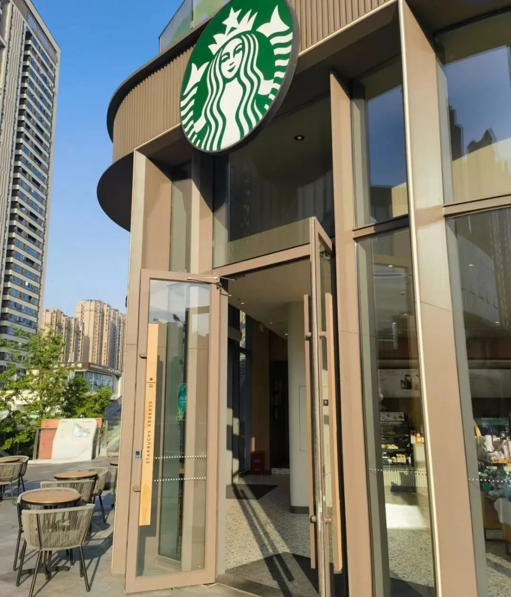 星巴克下令要求员工：门店营业，需打开大门迎客！！