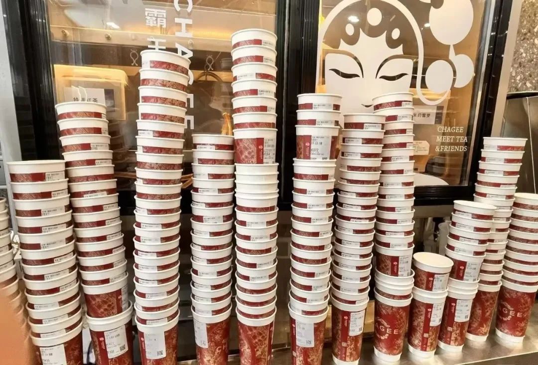 奶茶咖啡因含量高于咖啡？！霸王茶姬喝完可能进医院！