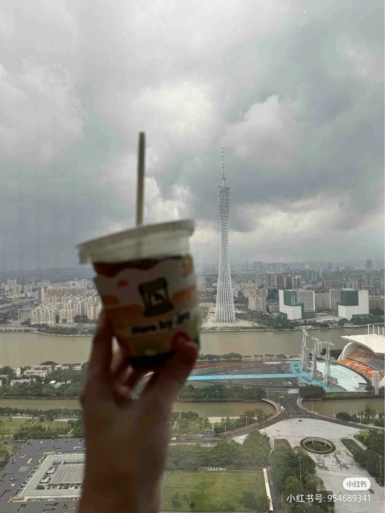 高空咖啡走红，写字楼成小蛮腰取景地？！打工人破防！