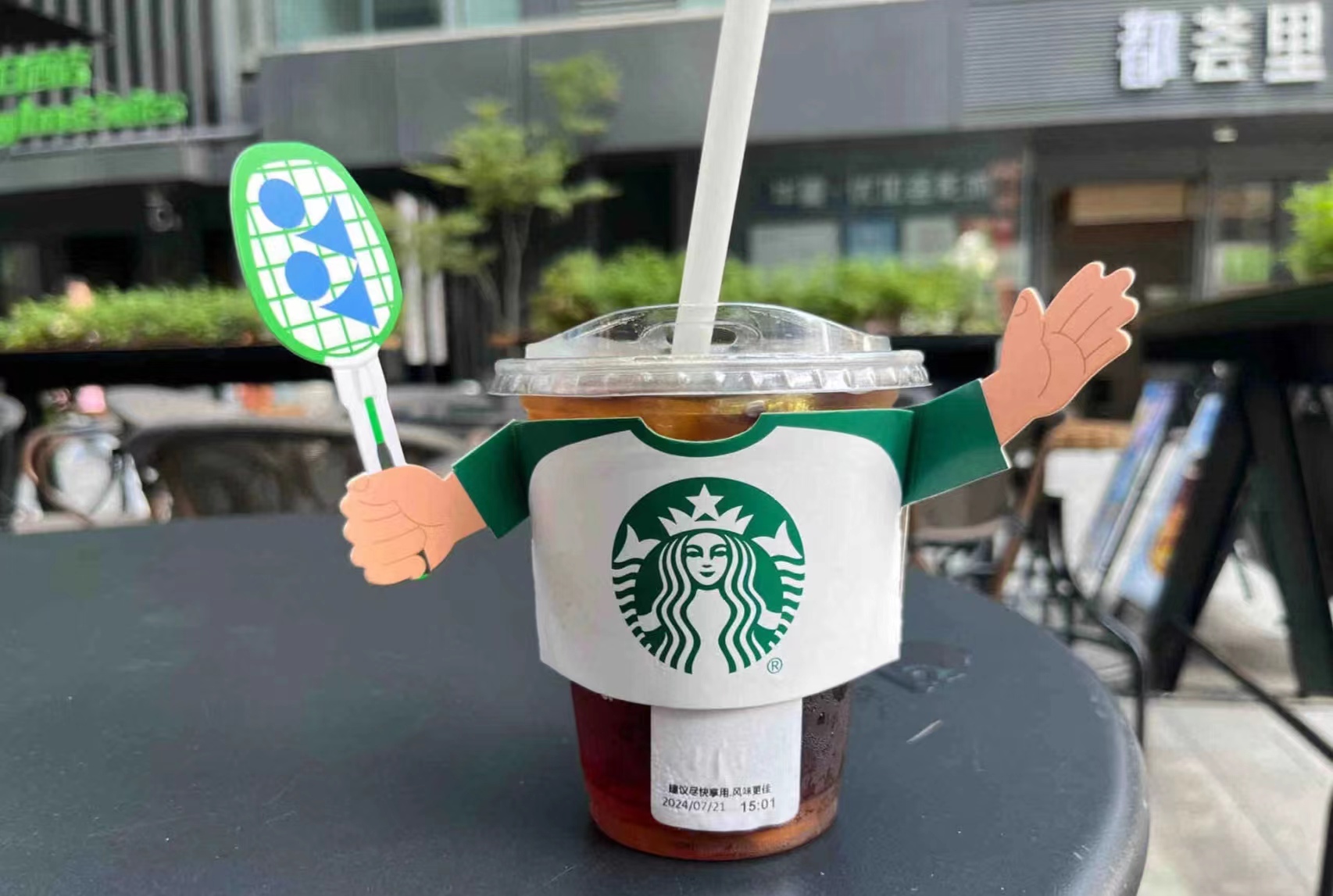 星巴克联名YONEX，请林丹打球！盯上羽球人钱包？！