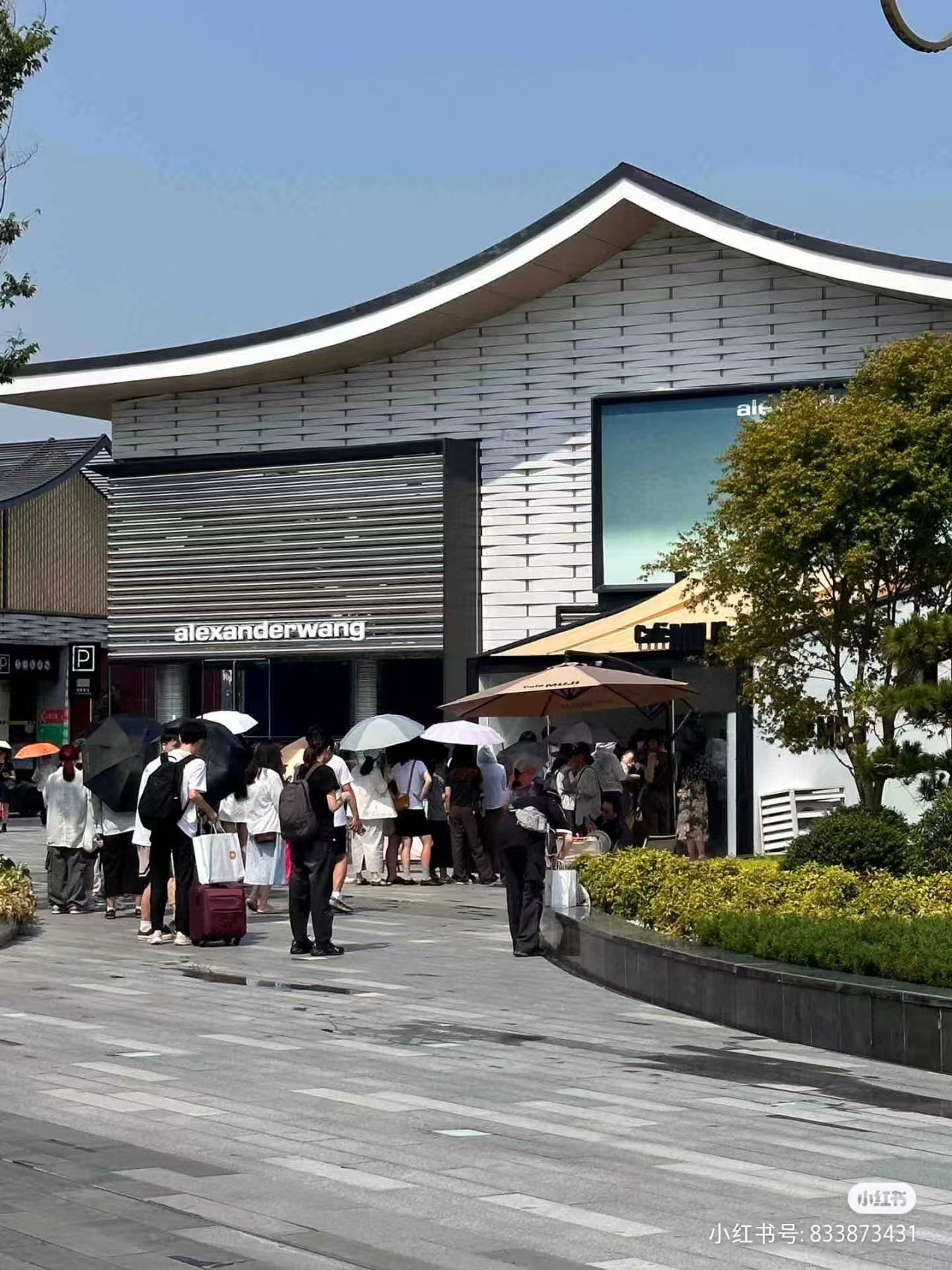 暴晒勇士！顶40℃烈日排无印良品咖啡快闪店？！