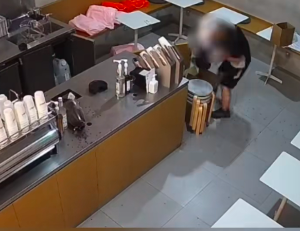 冒充“店员”偷咖啡设备被抓，线索竟是……
