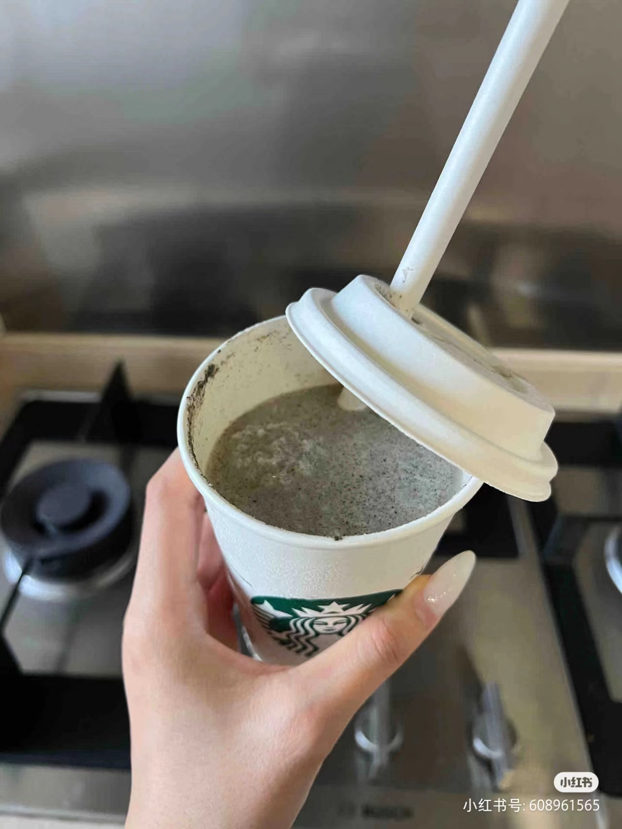黑芝麻+豆腐花！星巴克新品拿铁像“烟灰水”？！