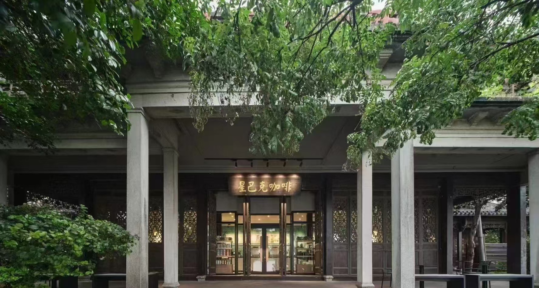 取代COSTA！星巴克重开西湖景区店！