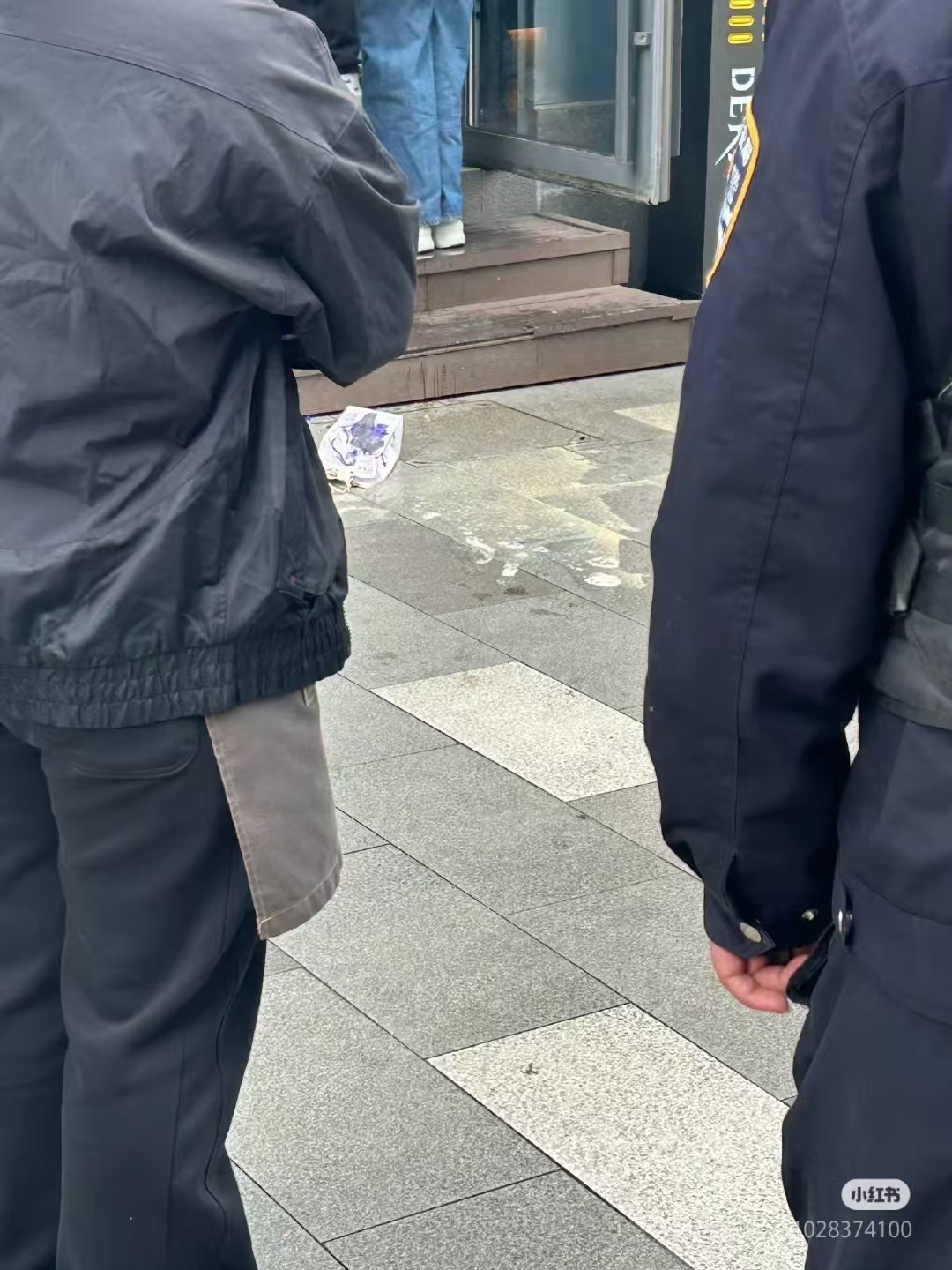 互泼咖啡？！瑞幸店员与顾客起争执