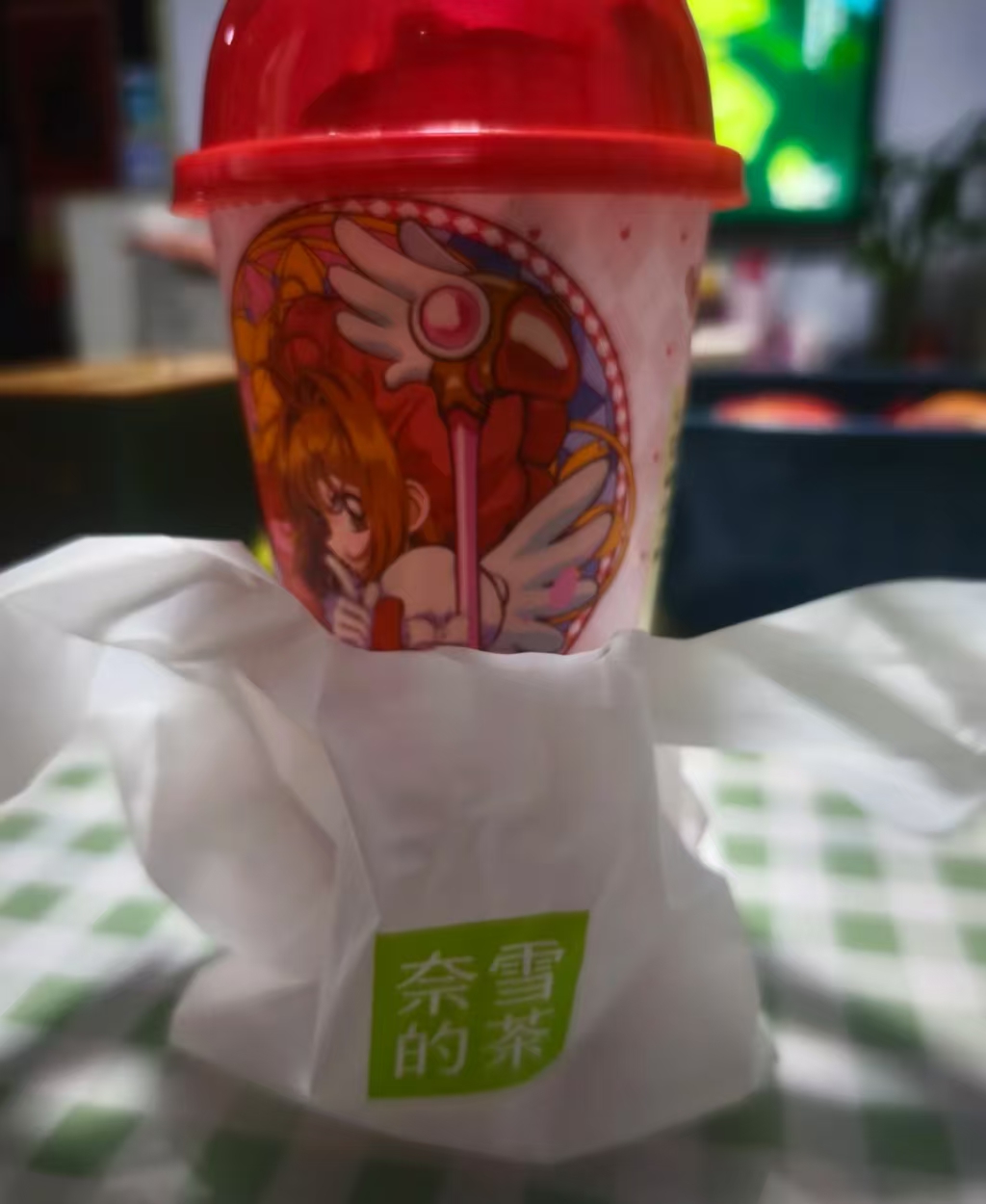 空欢喜！奈雪联名纸袋一个都不给？