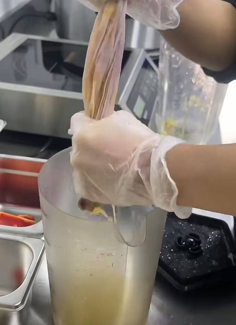 挤不完！茶百道员工成“人肉榨汁机”？！
