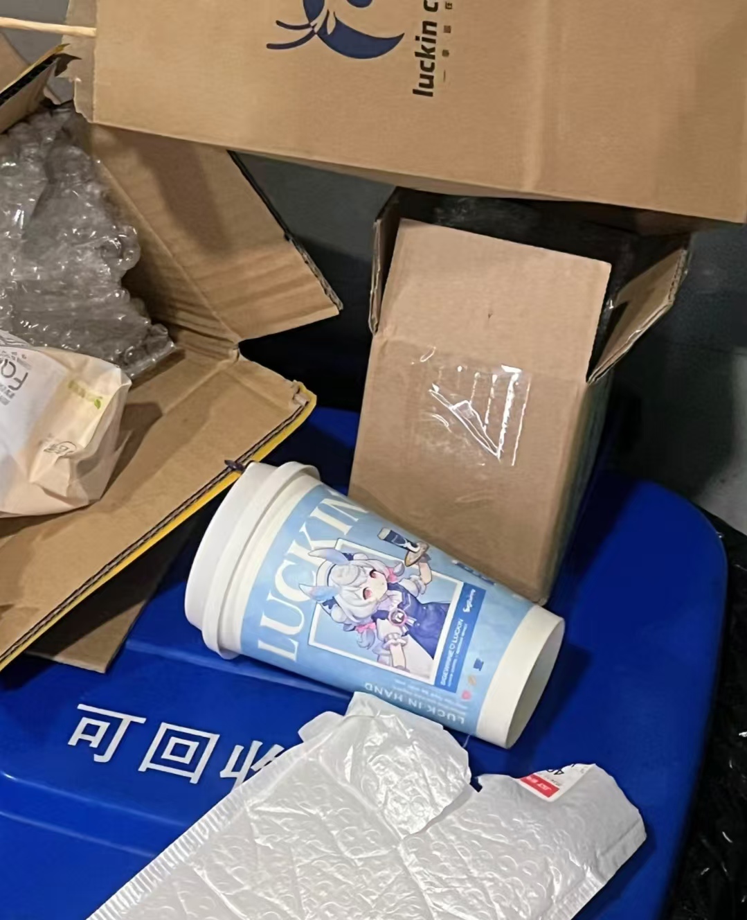 买不到捡破烂？！瑞幸周边供不应求？
