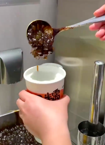 塑料味？！茶百道手炒珍珠评价两极化