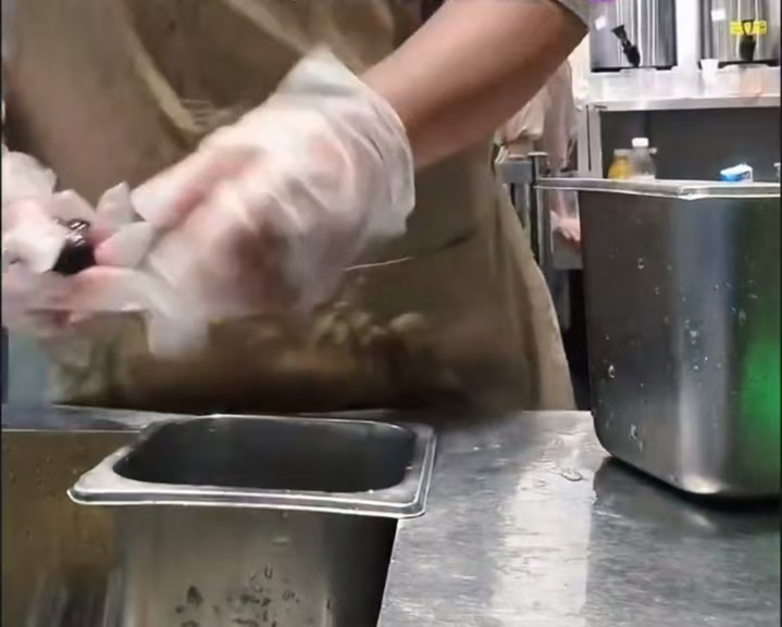 剥到手抽筋？！古茗活动太多整哭打工人