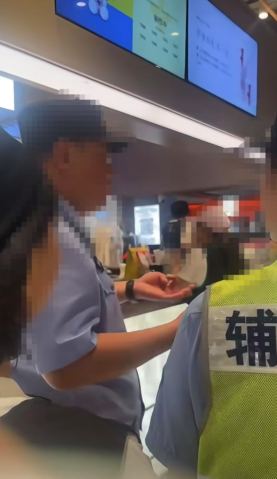 茉莉奶白周边断货粉丝发火！警察：建议投诉