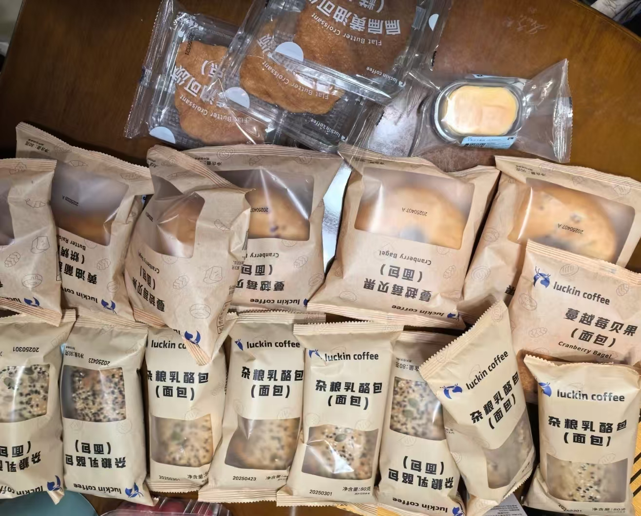 有券换不了？！瑞幸低价面包供不应求！