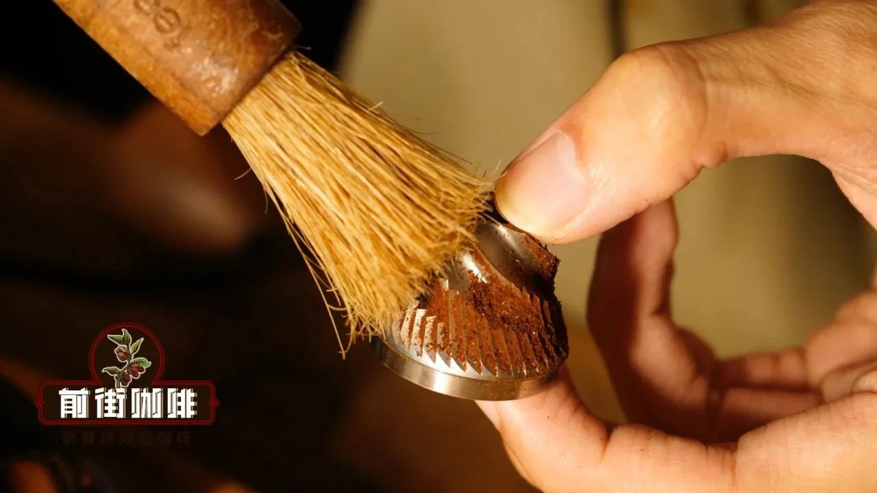 咖啡研磨机清洁与维护教程操作 手磨与电磨怎么清理干净咖啡粉