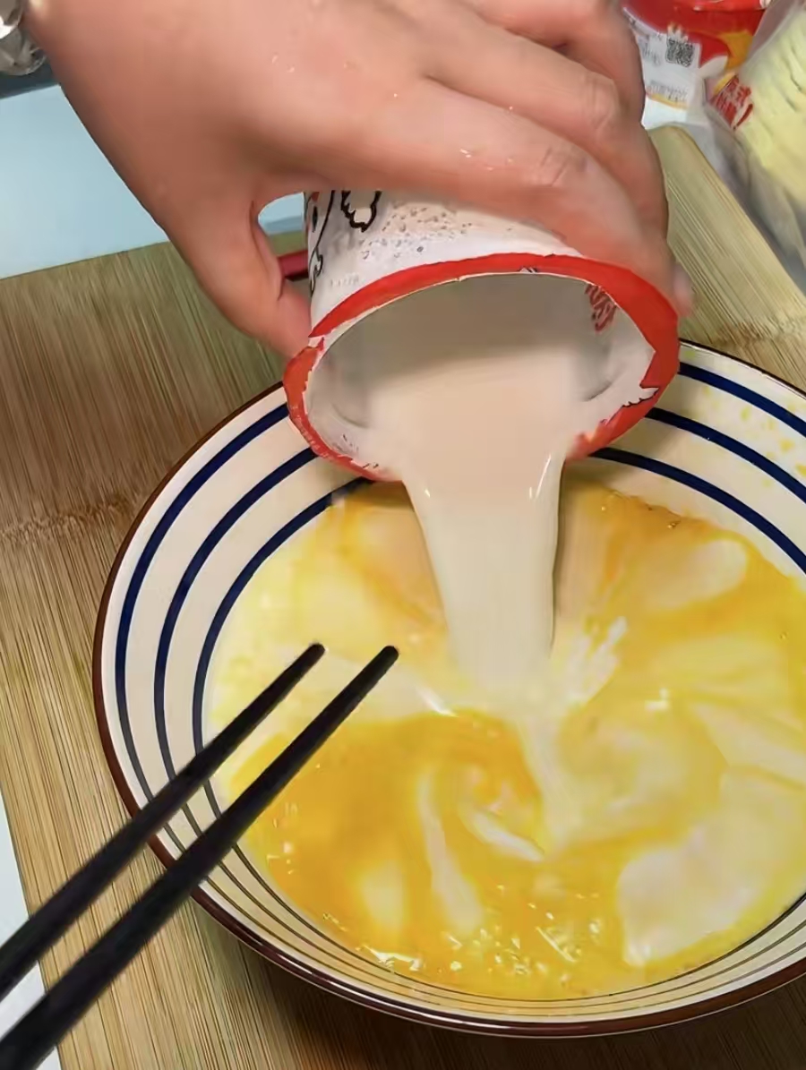 奶茶当调料用？！蜜雪冰城进厨房走红！