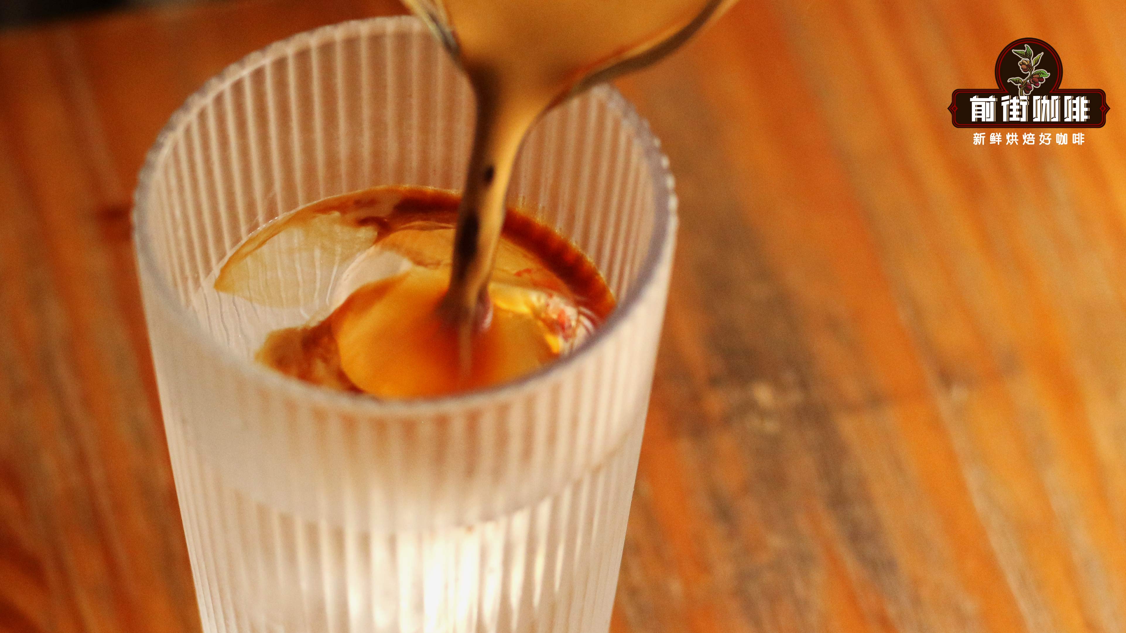 意式黑咖啡和美式咖啡的冲煮方式教程 美式和意式咖啡那个苦？