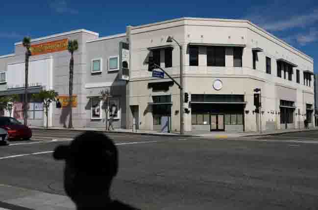 调整市场布局！星巴克关闭美国纽约等地400家城市店！