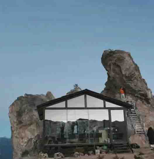 咖啡馆圈占网红机位被举报！市监局：无执照已停业