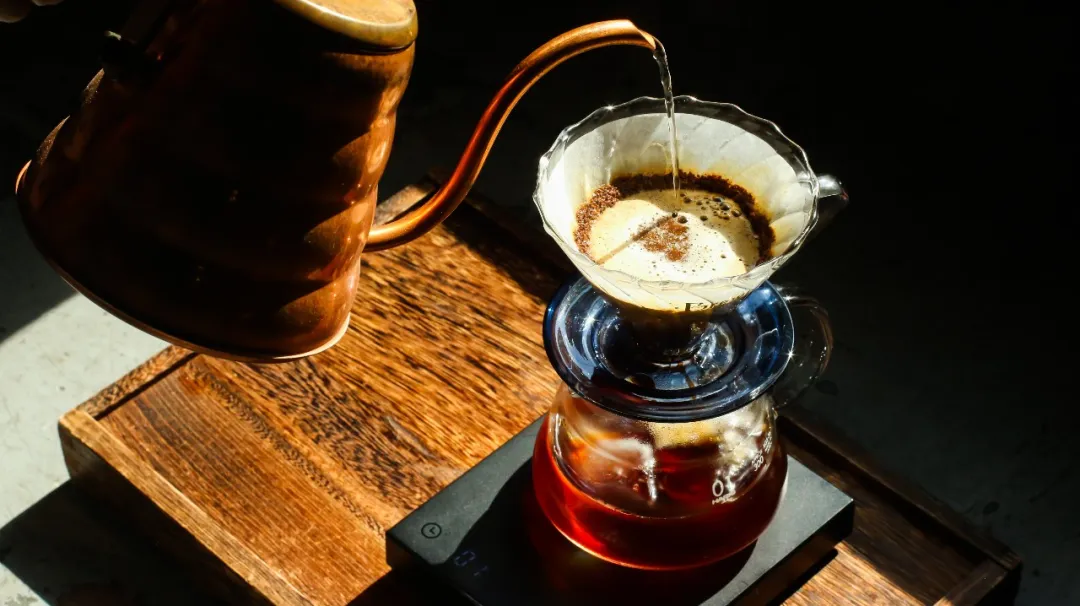 咖啡冰手冲用多少冰块水温比例研磨？冰手冲滴滤咖啡味道寡淡浓度低是什么原因？