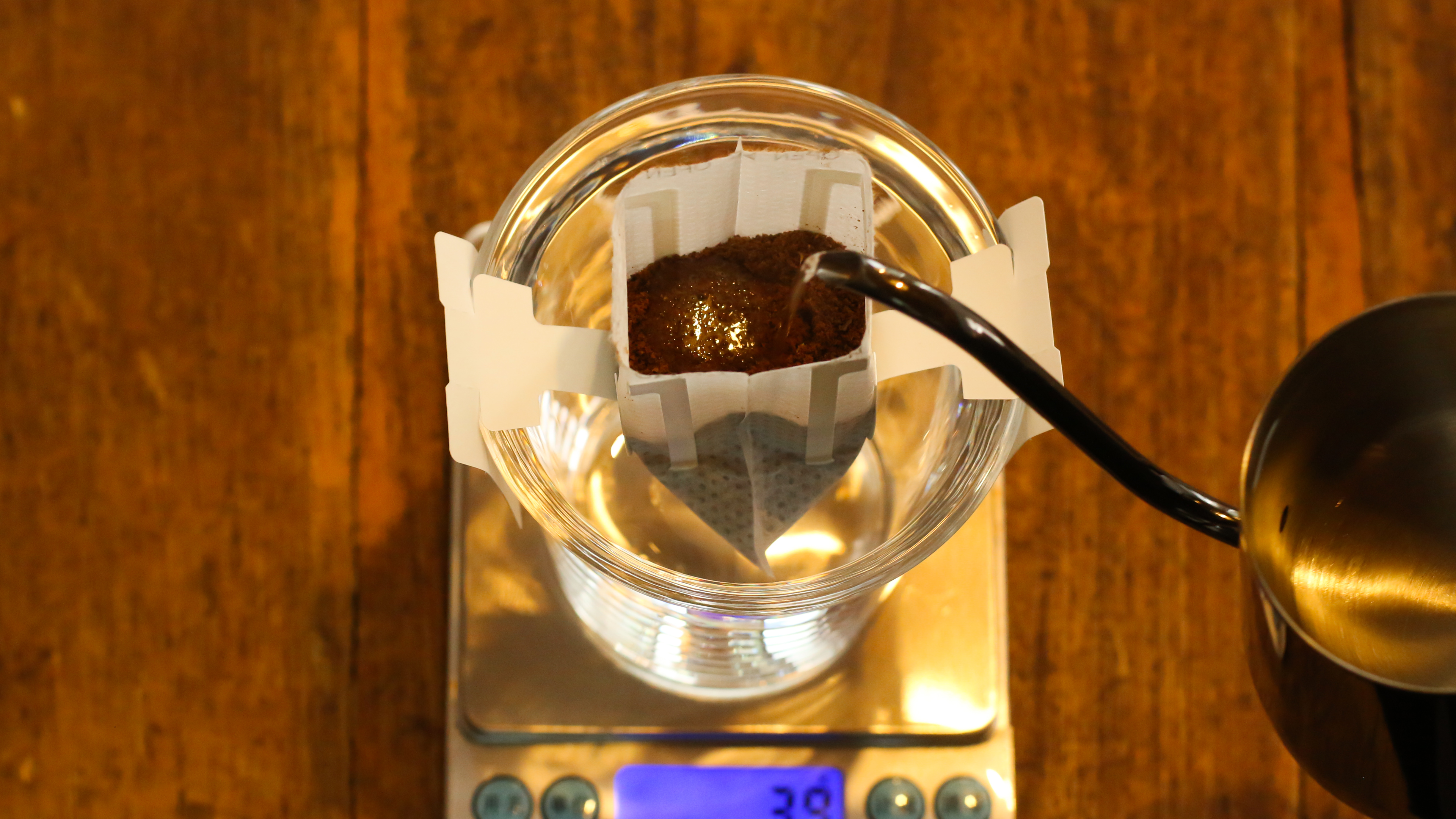 冲泡挂耳咖啡要用多少热水怎么冲最好喝？饮水机的热水可以用来冲挂耳滴滤咖啡吗？