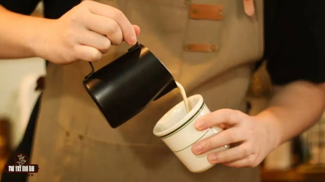 意式拿铁咖啡拉花融合时需要注意的细节总和！咖啡拉花图案制作时的流量与流距是什么意思？