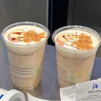 整米其林大餐？！瑞幸上新「小黄油苹果脆拿铁」