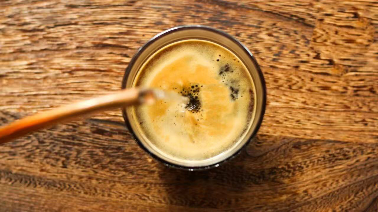 意式美式咖啡和长黑LongBlack有什么区别？Americano美式咖啡是先倒水还是先倒浓缩？