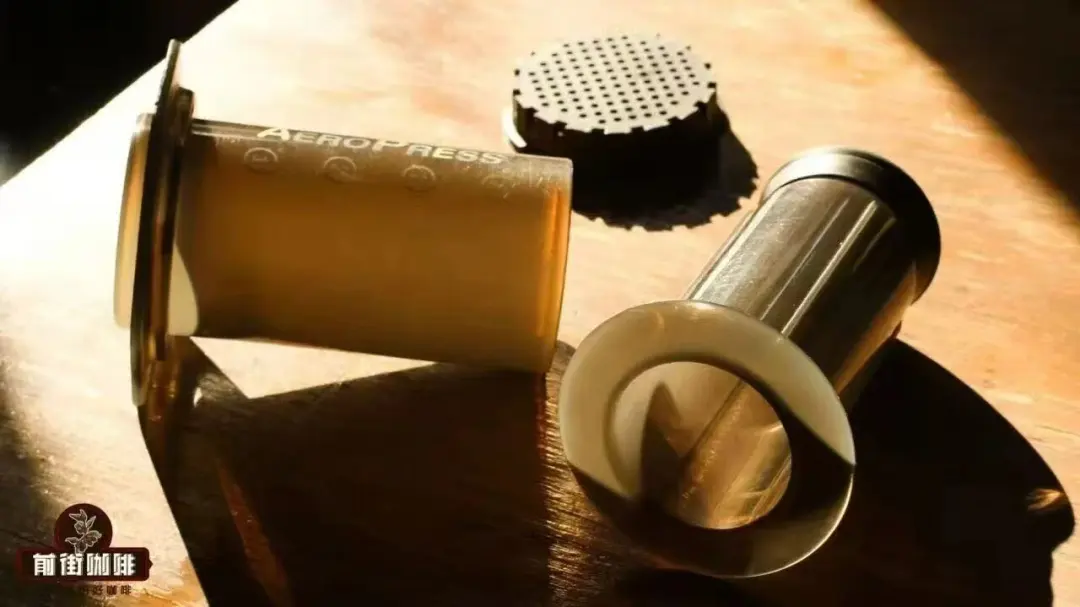 爱乐压咖啡壶要用什么研磨比例水温制作咖啡？世界冠军万能的爱乐压咖啡萃取方案分享！