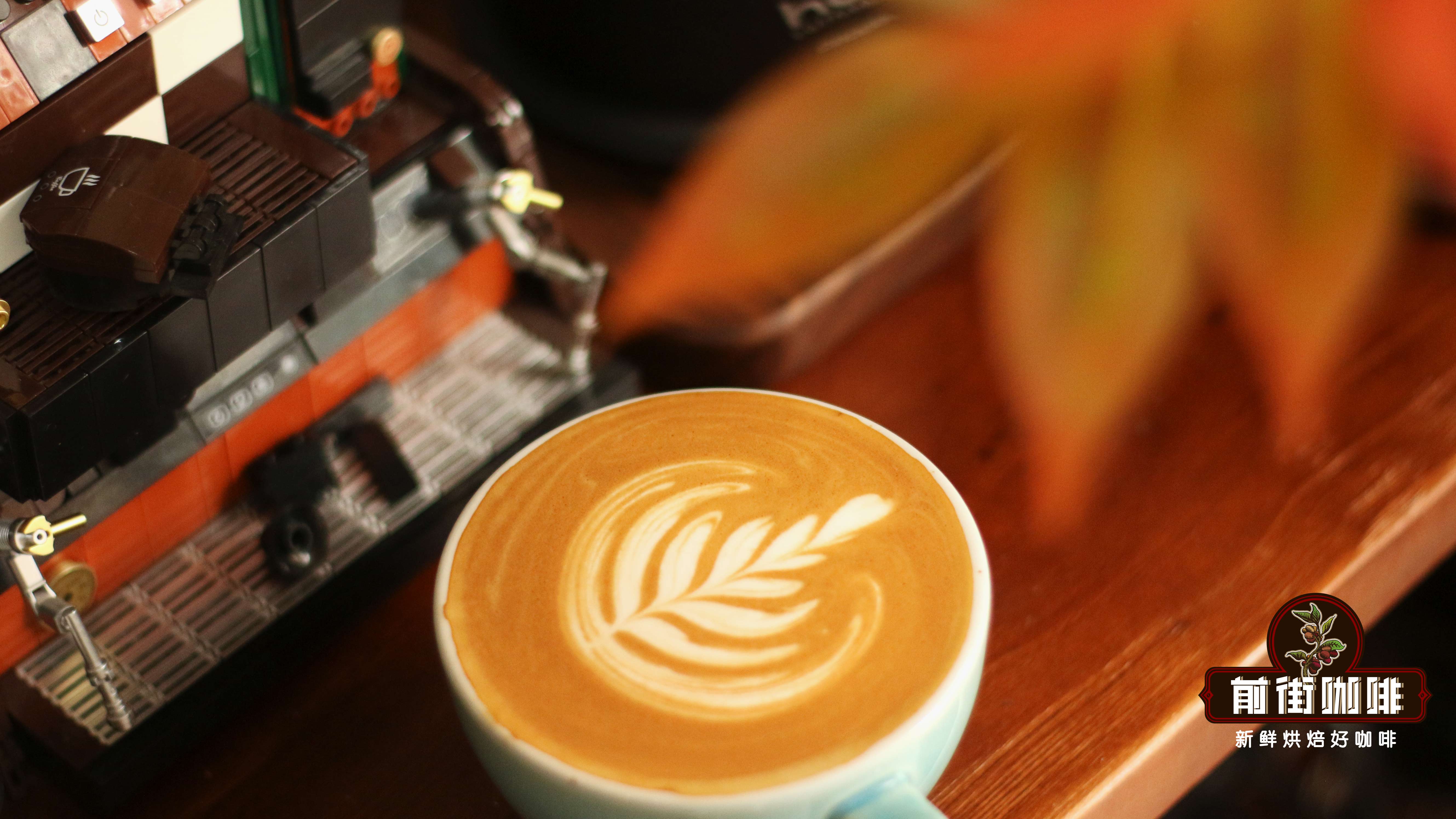 拿铁咖啡拉花教程图解 拉花用什么牛奶 热拿铁拉花奶泡厚度要求