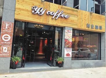 小伙开咖啡店众筹书籍 以旧书换咖啡借阅全免费