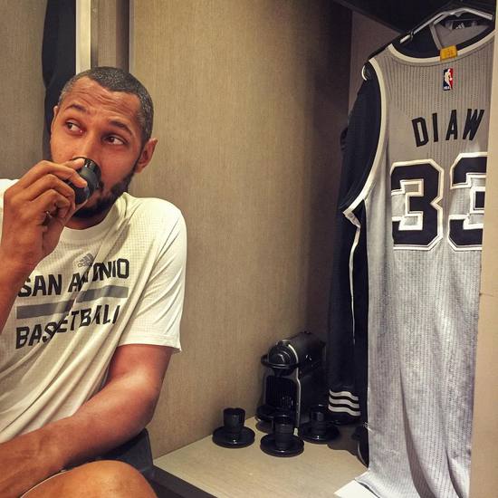 迪奥晒更衣室里咖啡机：主场不败 浓缩咖啡 咖啡与NBA的完美结合